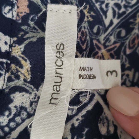 Maurices Navy Blue Blouse with Floral Design and Pocket 3X - Picture 5 of 7
